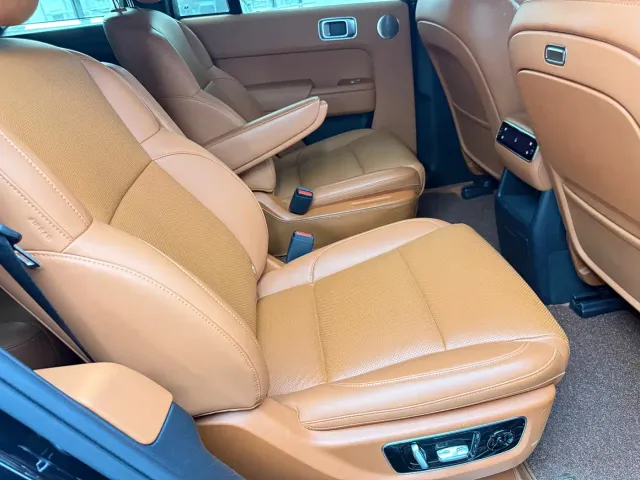 Li Auto L8 — Фото автомобиля 10