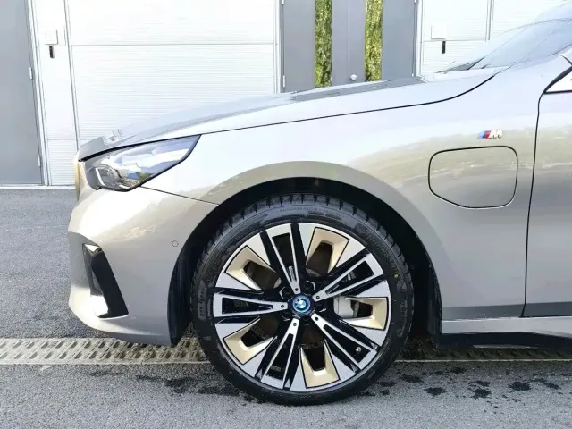 BMW i5 — Фото автомобиля 6