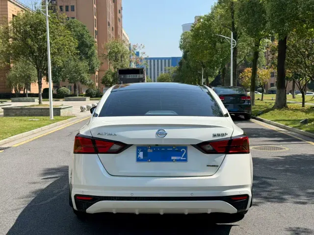 Nissan Teana — Фото автомобиля 8