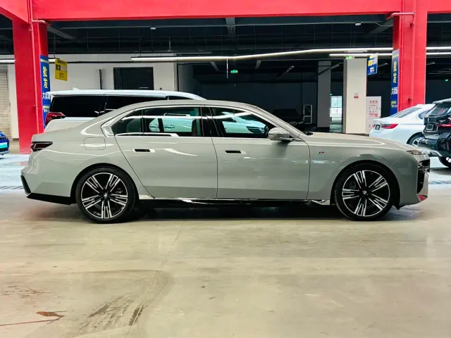 BMW 7 Series — Фото автомобиля 7