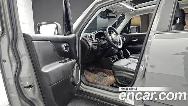 Jeep Renegade — Фото автомобиля 9