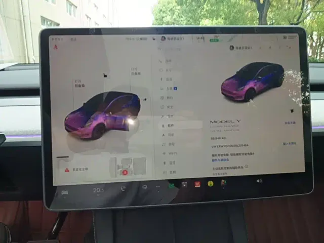 Tesla Model Y — Фото автомобиля 12