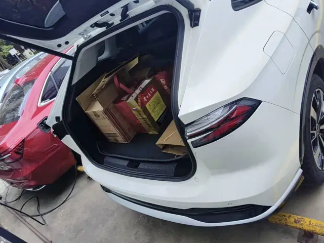 Roewe D5X DMH — Фото автомобиля 5