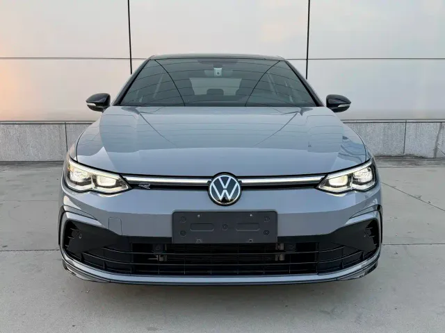Volkswagen Golf — Фото автомобиля 2