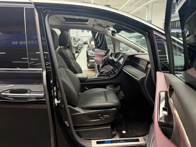 GAC Trumpchi M8 — Фото автомобиля 15