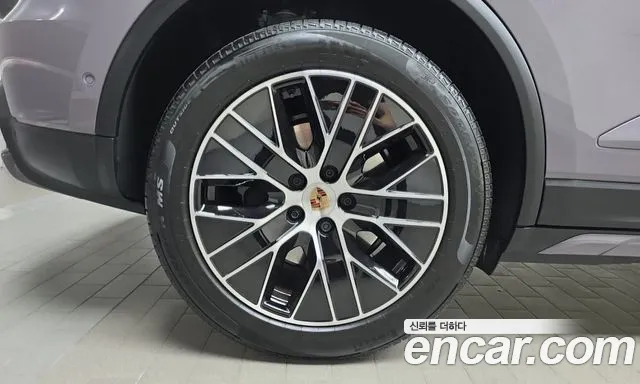 Porsche Macan Electric — Фото автомобиля 5
