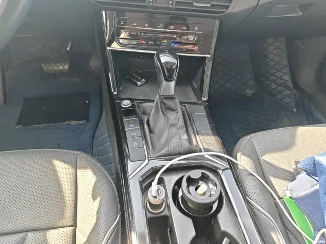 Volkswagen Passat — Фото автомобиля 16
