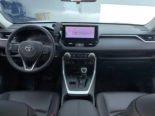 Toyota RAV4 — Фото автомобиля 12