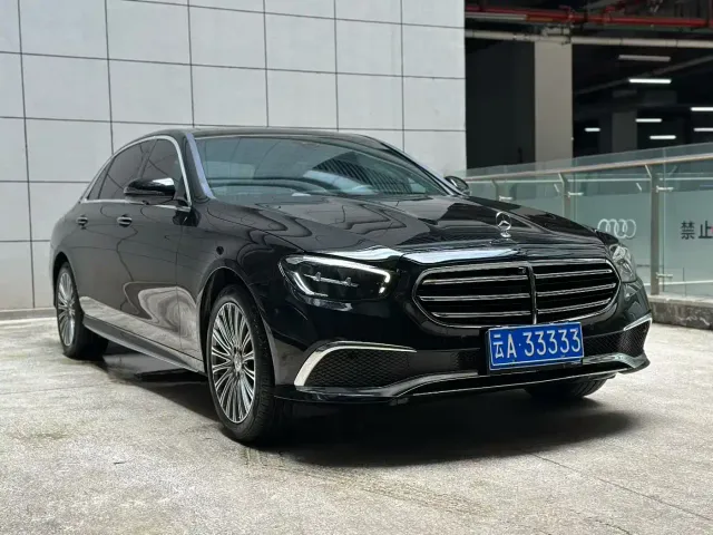Mercedes-Benz E-Class — Фото автомобиля 3