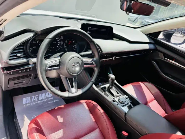 Mazda Axela — Фото автомобиля 9