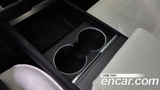 Tesla Model Y — Фото автомобиля 30
