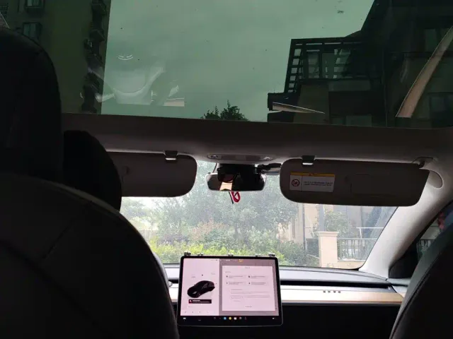 Tesla Model 3 — Фото автомобиля 8