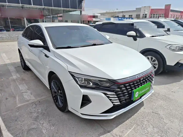 Dongfeng Yixuan MAX — Фото автомобиля 3