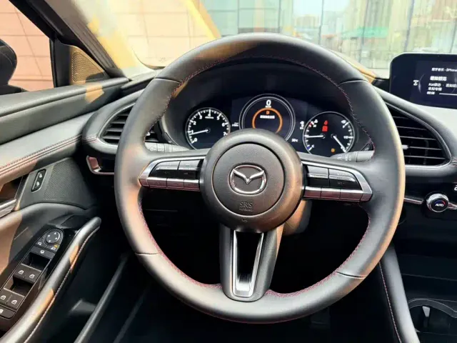 Mazda Axela — Фото автомобиля 5