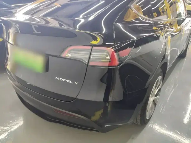 Tesla Model Y — Фото автомобиля 6