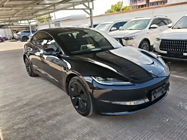 Tesla Model 3 — Фото автомобиля 3