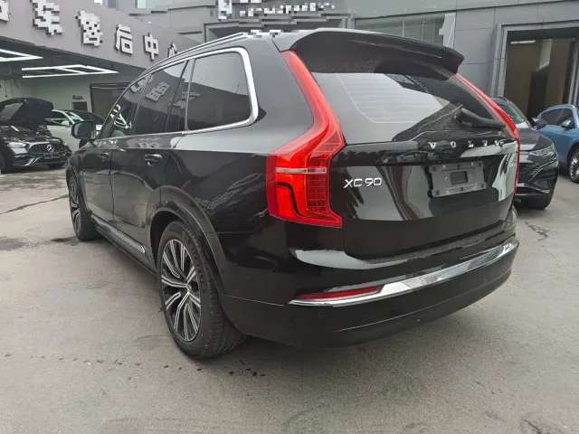 Volvo XC90 — Фото автомобиля 9