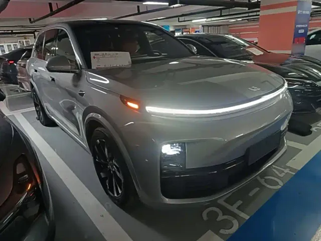 Li Auto L8 — Фото автомобиля 3