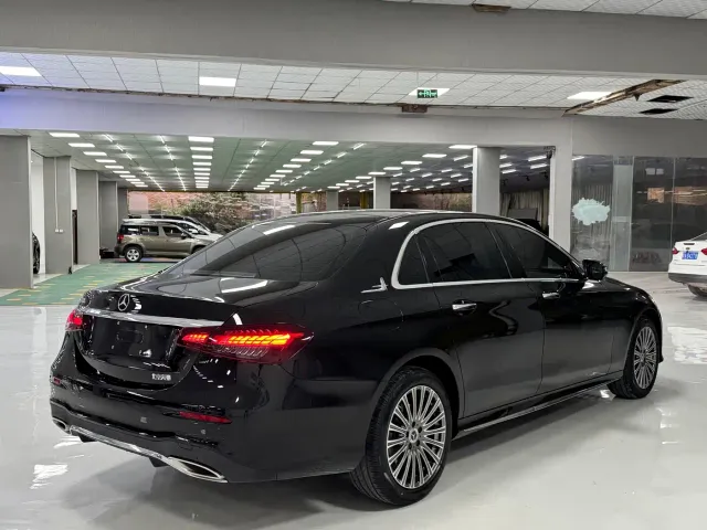 Mercedes-Benz E-Class — Фото автомобиля 9