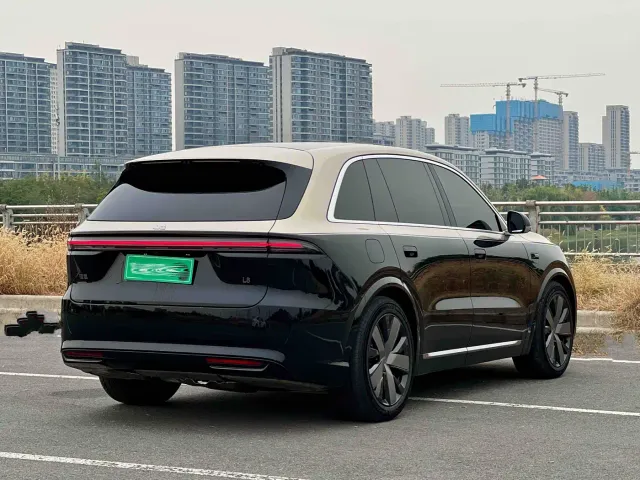 Li Auto L8 — Фото автомобиля 9
