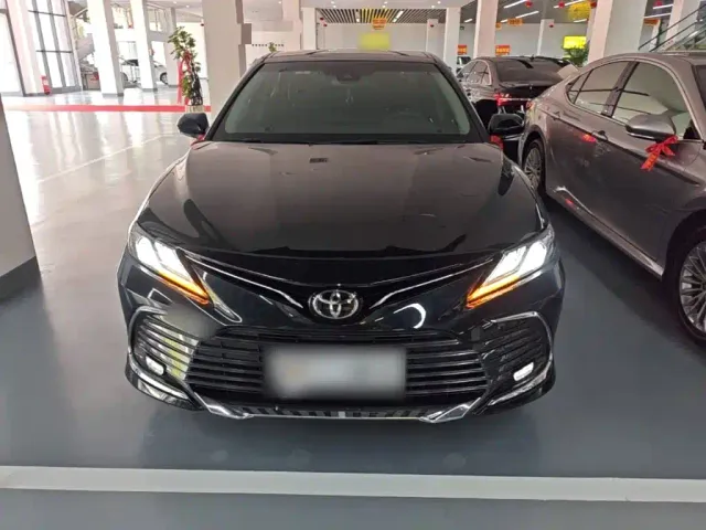 Toyota Camry — Фото автомобиля 2