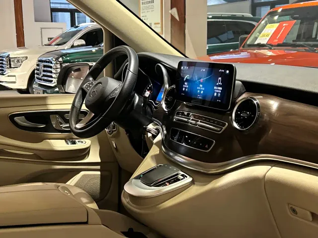 Mercedes-Benz V-Class — Фото автомобиля 25