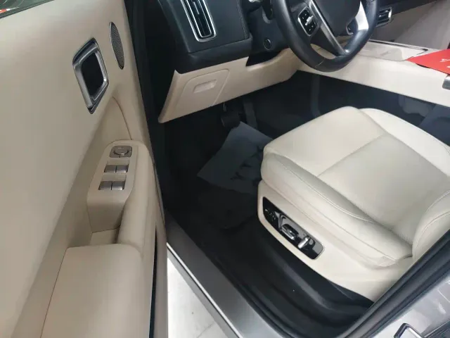 Li Auto L8 — Фото автомобиля 2