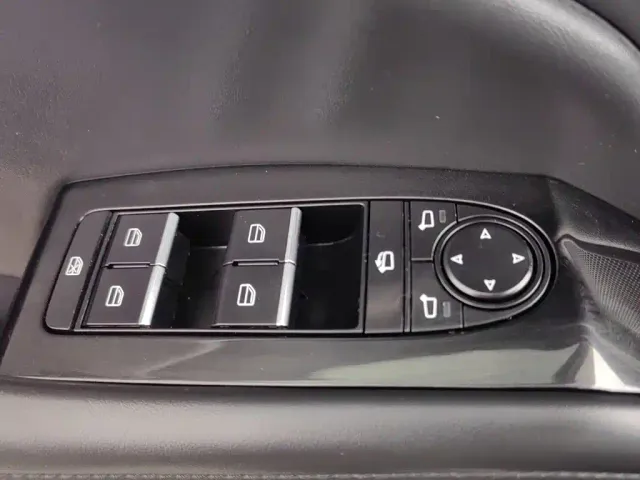 Mazda Axela — Фото автомобиля 9