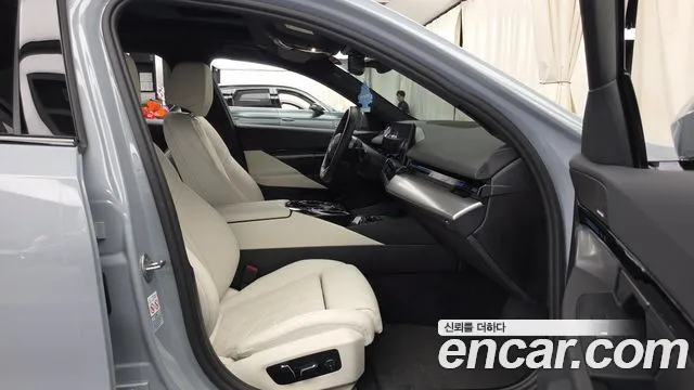 BMW 5 Series G60 — Фото автомобиля 11