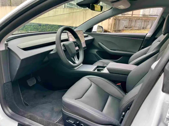 Tesla Model 3 — Фото автомобиля 4