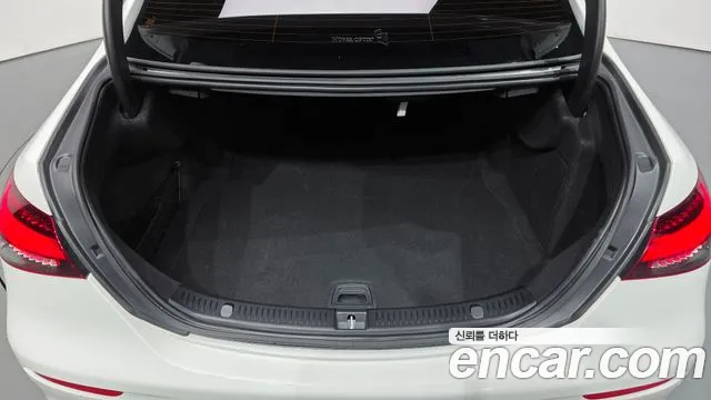 Mercedes-Benz E-Class — Фото автомобиля 13