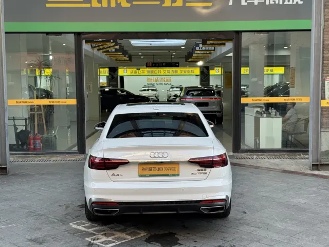 Audi A4L — Фото автомобиля 5