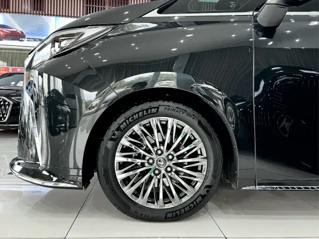 Lexus LM — Фото автомобиля 29