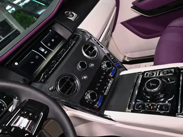 Rolls-Royce Cullinan — Фото автомобиля 15