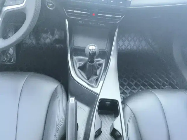 Roewe i5 — Фото автомобиля 16
