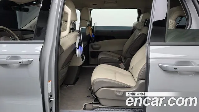 Kia Carnival Generation 4 — Фото автомобиля 18
