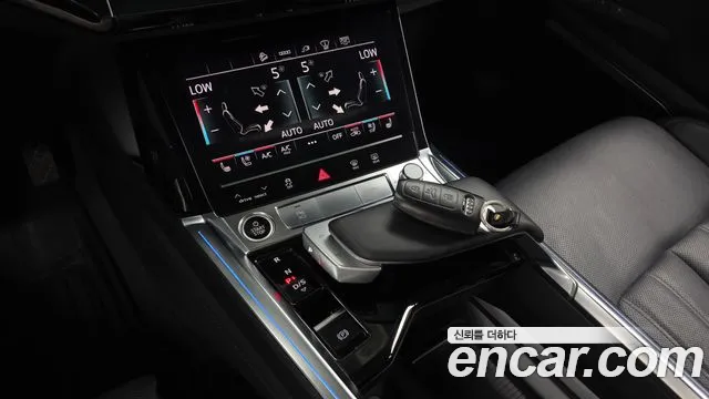 Audi e-tron — Фото автомобиля 9