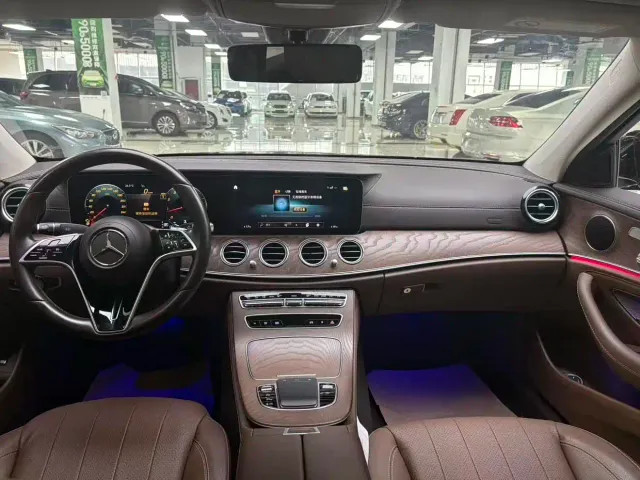Mercedes-Benz E-Class — Фото автомобиля 16