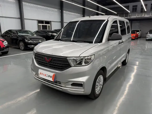 Фотография автомобиля — Wuling Hongguang V