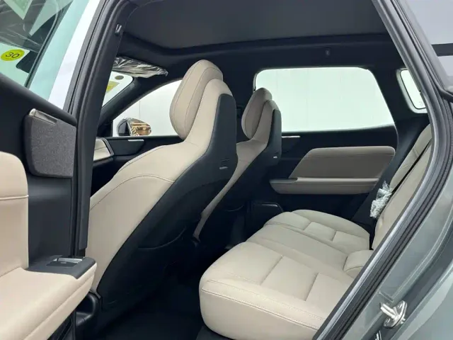 Volvo XC70 Plug-in Hybrid — Фото автомобиля 9