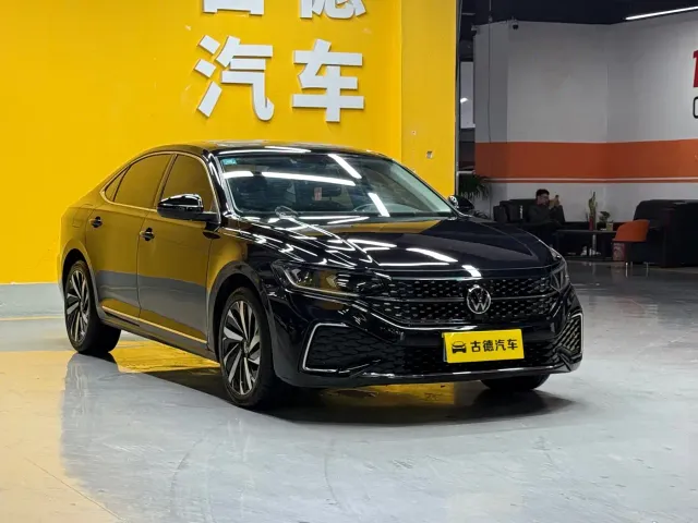 Volkswagen Passat — Фото автомобиля 2