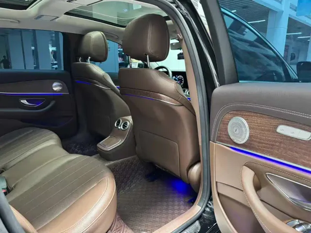 Mercedes-Benz E-Class — Фото автомобиля 16