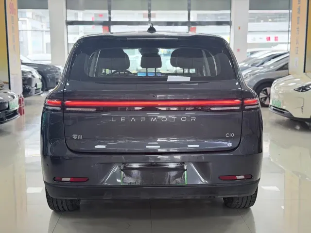 Leapmotor C10 — Фото автомобиля 5