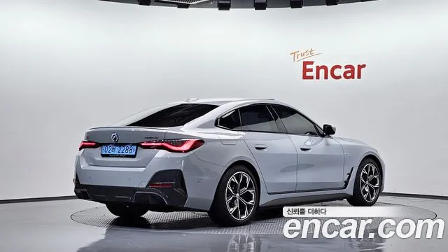BMW i4 — Фото автомобиля 2