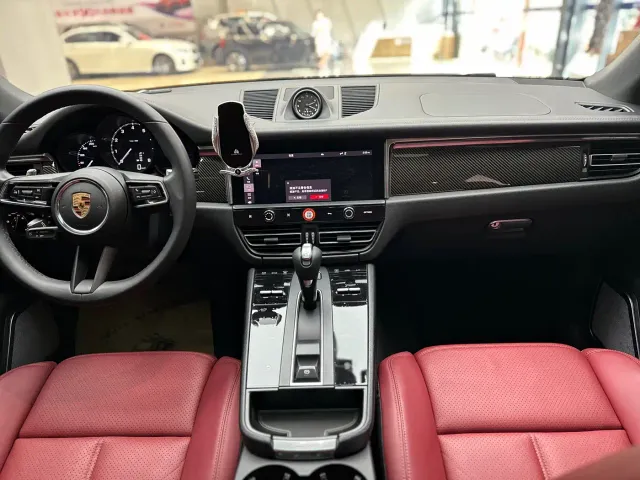 Porsche Macan — Фото автомобиля 9