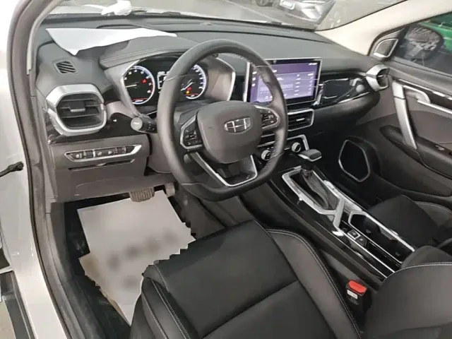 Geely Binyue — Фото автомобиля 9