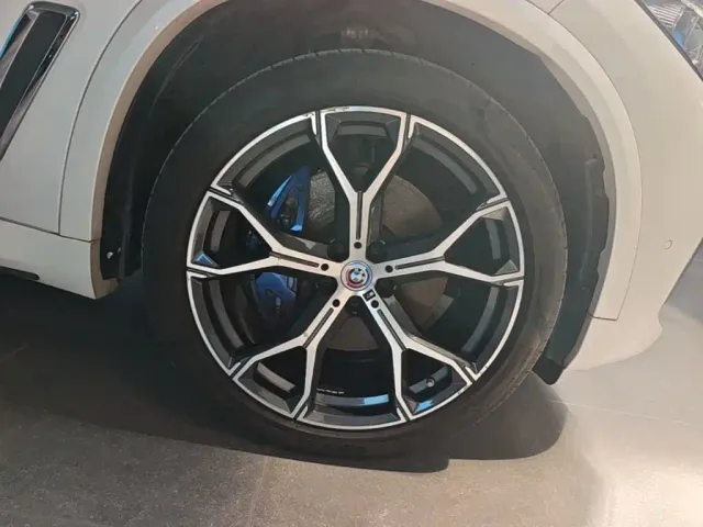 BMW X5 — Фото автомобиля 11