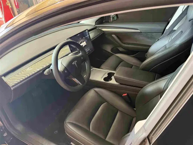 Tesla Model 3 — Фото автомобиля 4