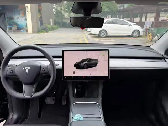 Tesla Model Y — Фото автомобиля 6