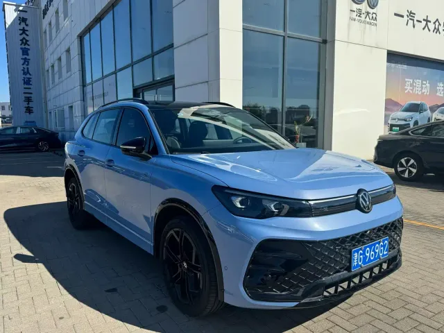 Volkswagen Tiguan L — Фото автомобиля 3
